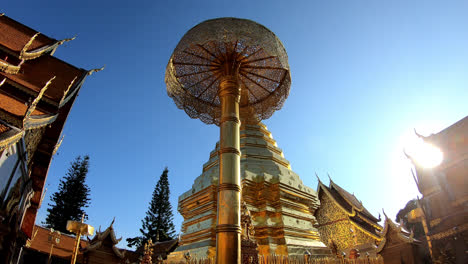 Monte-Dorado-En-El-Templo-De-Wat-Phra-That-Doi-Suthep-En-Chiang-Mai,-Tailandia