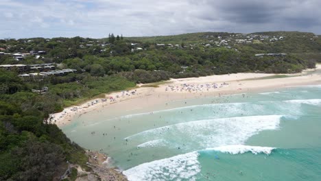 Tourists-Swimming-And-Surfing-At-Cylinder-Beach-During-Summer-Vacation---Point-Lookout,-North-Stradbroke-Island,-Australia