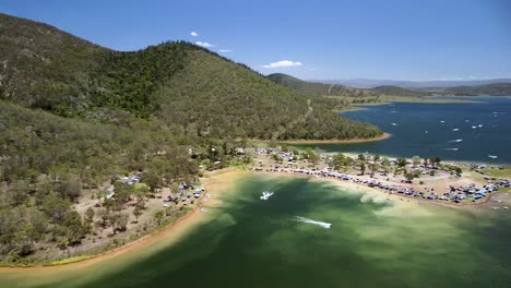 Aerial-Parallax-View-Of-Busy-Coastline-At-Lake-Somerset-In-Queensland