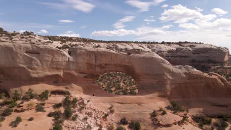 Formación-De-Roca-Geológica-Del-Arco-De-Wilson-En-Utah,-Estados-Unidos