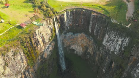 Aerial-orbital-top-down-view-of-big-rock-wall-Avencal-Waterfall-in-located-in-Urubici,-Santa-Catarina,-Brazil