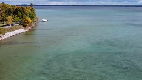 Drone-flowver-of-Lake-Michigan-shoreline-during-autumn