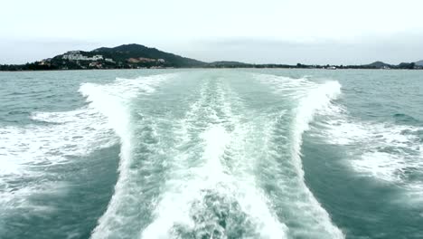 Satisfying-and-symmetrical-wake-from-a-passenger-boat-speeding-away-from-a-tropical-island