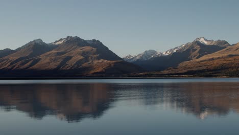 Neuseeland-Herbstsaison-Landschaft-Mit-Bergen-Bei-Sonnenuntergang-In-Mt