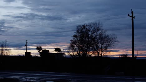 Sonnenuntergang-In-Neuseeland-Mit-Rotem-Himmel-Und-Schönem-Vordergrund