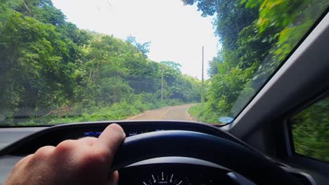 Pov:-Conducir-Un-Automóvil-En-Un-Camino-Rural-De-La-Jungla-En-La-Isla-De-Koh-Chang,-Tailandia,-Asia