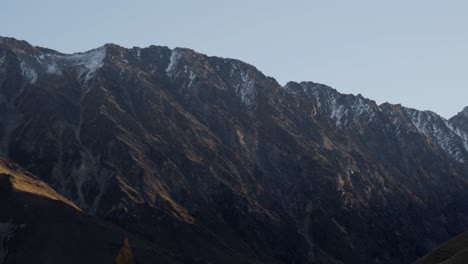 New-Zealand-autumn-season-landscape-with-mountains-during-sunset-in-Mt