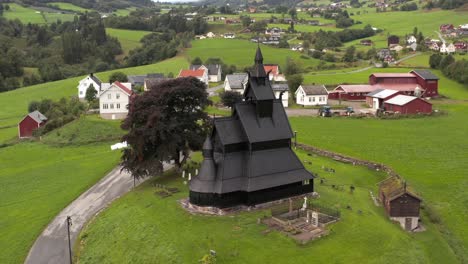 Iglesia-De-Madera-De-Madera-Negra-De-Hopperstad,-Noruega