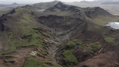 Desierto-Volcánico-Del-Paisaje-Islandés-Visto-Desde-Arriba-A-Través-De-Drones