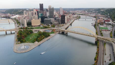 Slow-aerial-pan-establishing-shot-of-Pittsburgh-PA,-USA