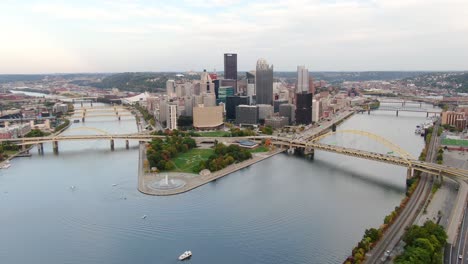 Wide-aerial-establishing-shot-of-Pittsburgh-Pennsylvania
