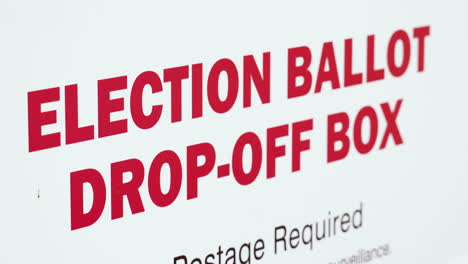 Wahlzettel-Drop-Off-Box-Schild-Für-Vorzeitige-Mail-In-Abstimmung-Aus-Nächster-Nähe