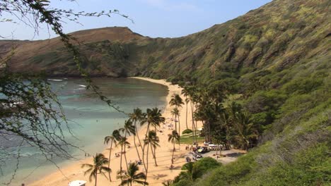 The-beach-at-Hanauma-Bay,-Hawaii-Kai-neighborhood-of-East-Honolulu,-Oahu