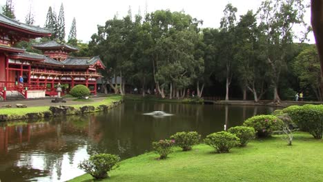 The-Byodo-In-Temple-and-the-small-pond-in-front,-in-the-Valley-of-the-Temples-Memorial-Park-Kahaluu,-Oahu,-Hawaii