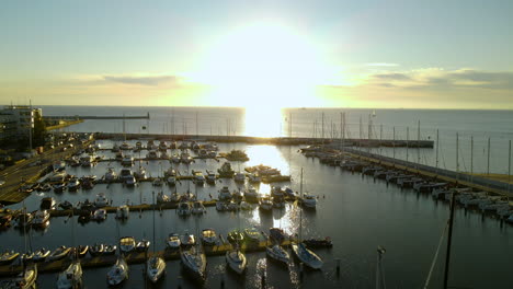 Sonnenuntergang-über-Dem-Hafen-Von-Gdynia-In-Polen---Antenne