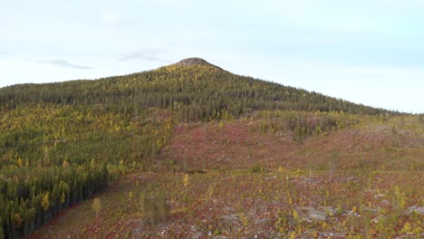 Slow-aerial-crane-shot-of-rocky-Scandinavian-Mountain-peak-devoid-of-trees-and-forestation,-with-a-barren-and-sterile-surrounding,-in-Lapland,-Sweden
