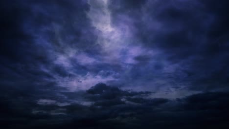 Zeitraffer-Änderungen-Der-Wolkenverhältnisse-Am-Himmel-Während-Eines-Gewitters