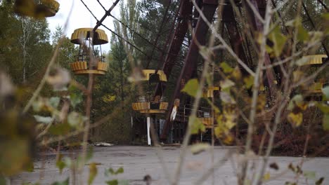 Ferris-Wheel-At-The-Abandoned-Amusement-Park-Affected-By-Chernobyl-Disaster-In-Pripyat,-Ukraine-During-Autumn