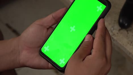Hands-taping-on-an-smartphone-chroma-screen