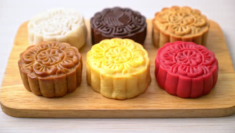 colourful-Chinese-moon-cake-with-mixed-flavour-on-wood-plate