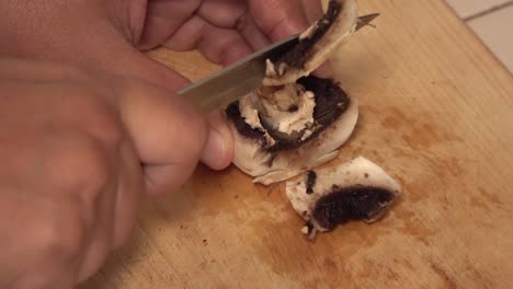 Lateral-view-of-mushroom-sliced-on-a-cutting-board