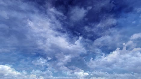 Zeitraffer-ändert-Den-Zustand-Weißer-Wolken-Am-Blauen-Himmel-Im-Laufe-Des-Tages