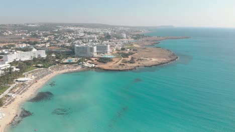 Klares-Blaues-Meerwasser-Am-Nissi-Beach---Luftbild