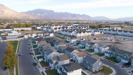 Neighborhood-Houses-in-New-Residential-Development-in-Utah-County,-USA
