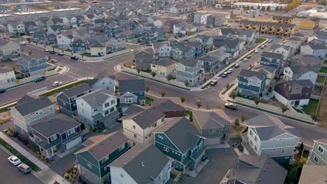 Moderne-Und-Schöne-Hausreihen-In-Einem-Wohngebiet-In-Der-Stadt-Angenehmen-Grove,-Utah-County,-Usa