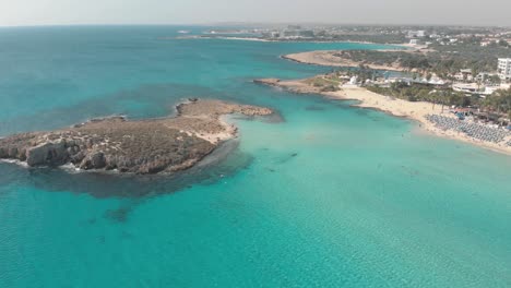 Klares-Blaues-Meerwasser-Am-Nissi-Beach---Luftbild