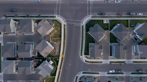 Luftaufnahme-Der-Verschiedenen-Häuser-Im-Angenehmen-Grove,-Stadt-In-Utah---Luftaufnahme