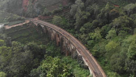 Sobrevuelo-Del-Famoso-Puente-De-Nueve-Arcos-En-Sri-Lanka