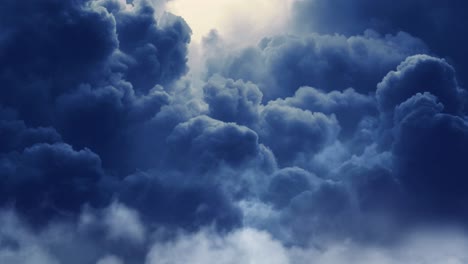 Dicke-Kumuluswolken-Am-Himmel-Mit-Einem-Gewitter