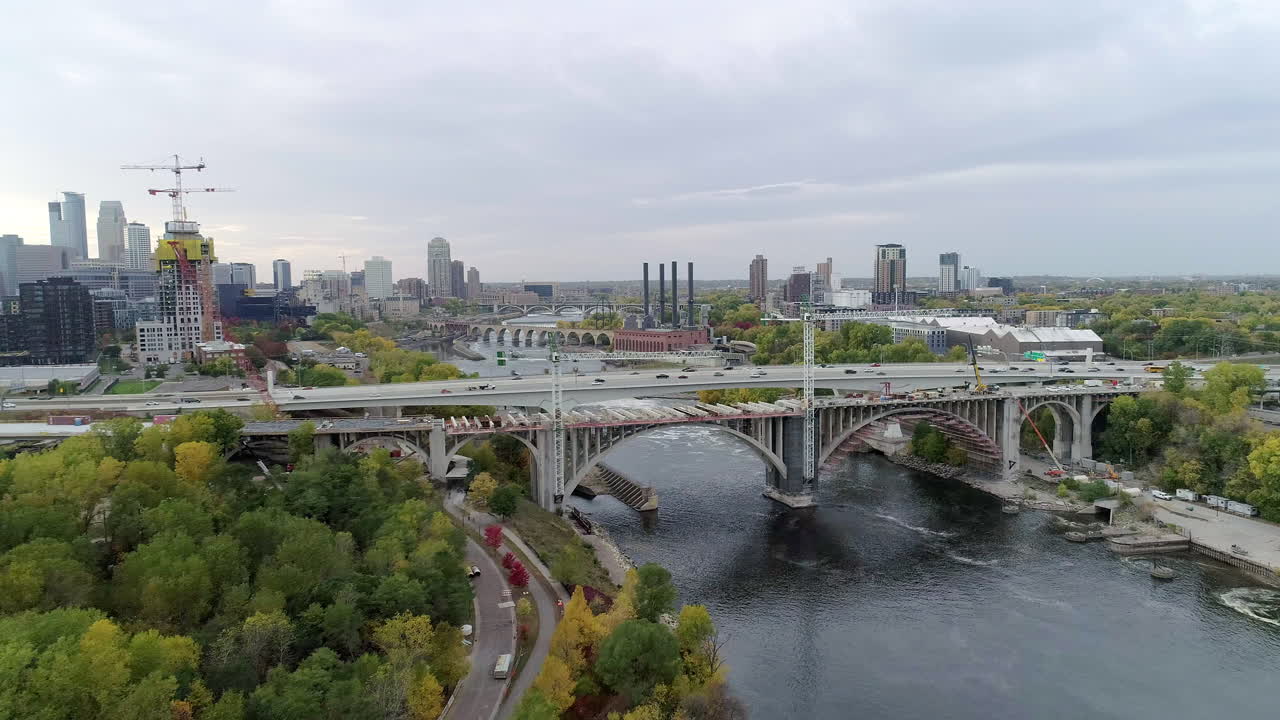 Premium Stock Video I 35w Mississippi River Bridge With Construction   BB 5b09feb2 Beaf 4436 B756 A45842207a11 Large 