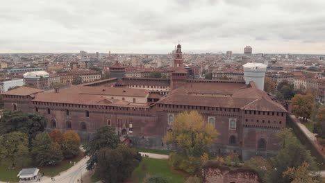 Aerial-shot-of-Sforzesco-Castle,-Castello-Sforzesco-in-Milan