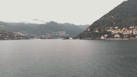 Picturesque-lake-Como-with-upscale-resort-towns,-Lombardy