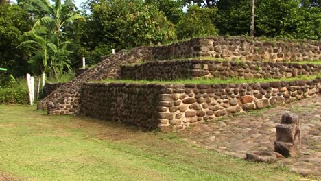 Una-De-Las-Pirámides-Del-Grupo-F-Del-Sitio-Arqueológico-De-Izapa-En-México
