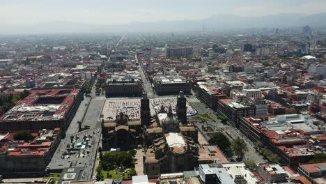 Schnelle-Geschwindigkeitsschleife-Um-Den-Berühmten-Zocalo-Platz-In-Mexiko-Stadt