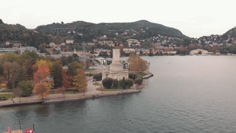 Lakeside-view-of-Volta-Temple-and-promenade,-Como-city,-Lombardy,-Italy