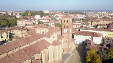 Aerial-backward-over-Santa-Maria-Assunta-and-San-Gottardo-cathedral