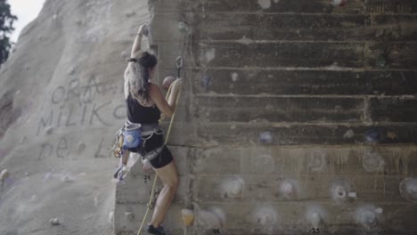 Woman-firmly-climbing-rocks-at-La-Foixarda-Barcelona-in-slow-motion