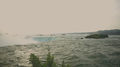 Wunderschöne-Magische-Niagarafälle-In-Ganz-Kanada