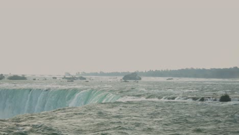 Stunning-View-Of-The-Top-Of-Niagara-Falls-In-Ontario,-Canada---wide-shot