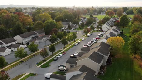 Aerial-of-townhouses,-homes-and-apartments-in-condo-homeowners-association,-HOA,-in-United-States