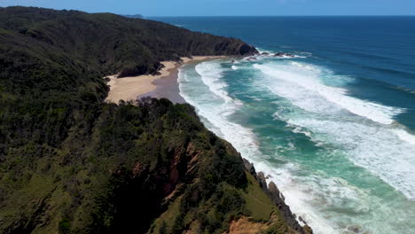 Revealing-cinematic-drone-shot-of-ocean-and-island-at-Wategos-Beach-Australia
