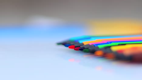 Rackfocus-colorful-marker-pen-closeup