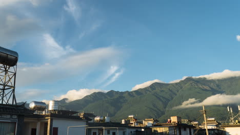 Wolken,-Die-über-Dali-Cangshan-bergen,-China,-Zeitraffer-Wirbeln
