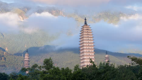Sunrise-time-lapse-of-Buddhist-temple-pagoda-in-Dali,-China