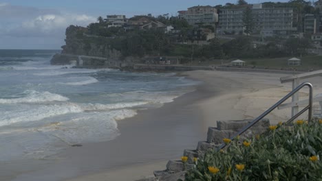 Ocean-Waves-At-Bronte-Beach---No-People-At-Bronte-Coastal-Walk---Sydney,-New-South-Wales,-Australia