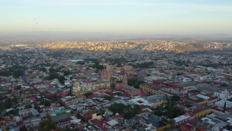 Vista-Aérea-De-San-Miguel-De-Allende-Durante-El-Amanecer